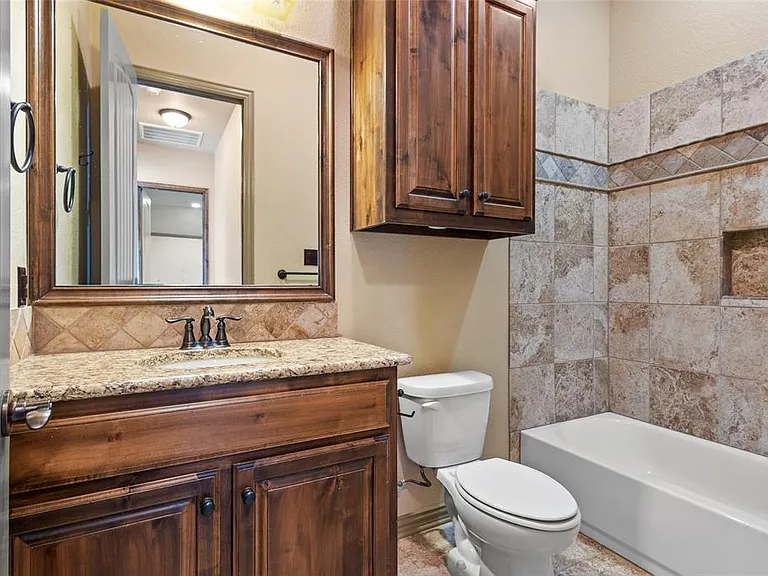 1317 Bluff Springs Dr — Photo 22