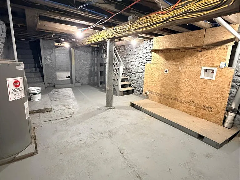 718 Ferry St — Photo 34