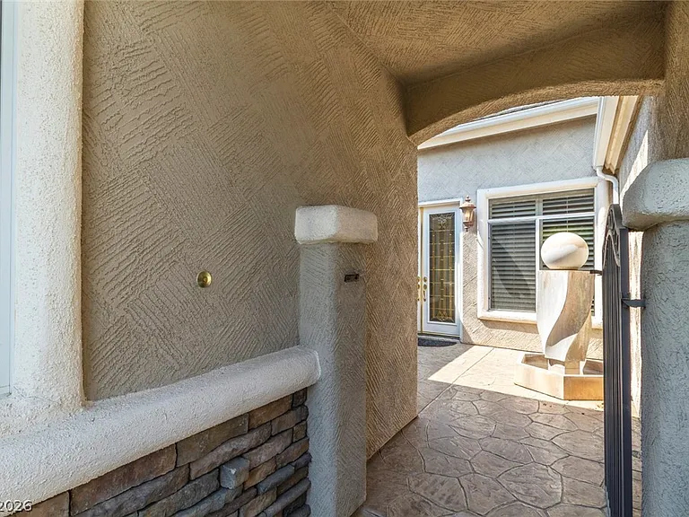 2215 Scarlet Rose Dr — Photo 5