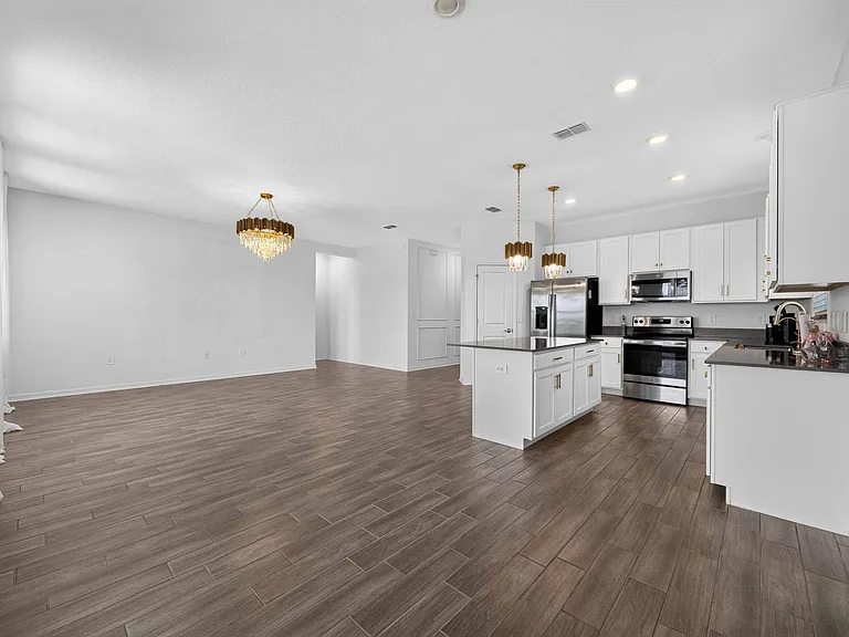 281 Piave St — Photo 10