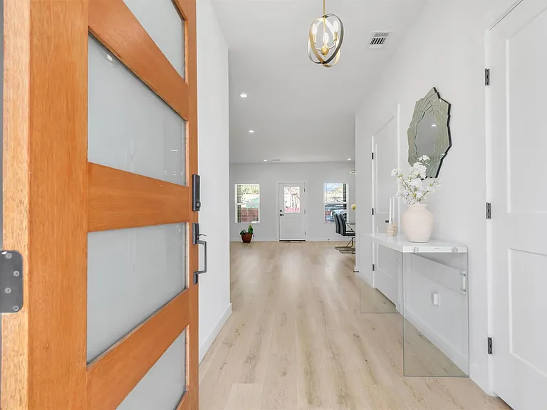 2307 Lathan Ln — Photo 3