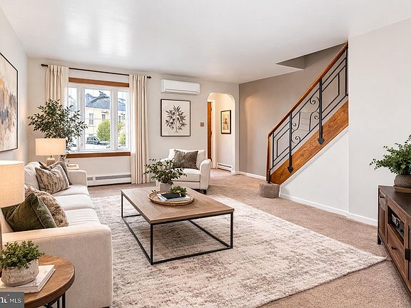 4th image of 2012 Murray St