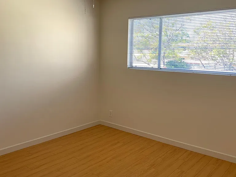 3719 Clarington Ave #18 — Photo 7