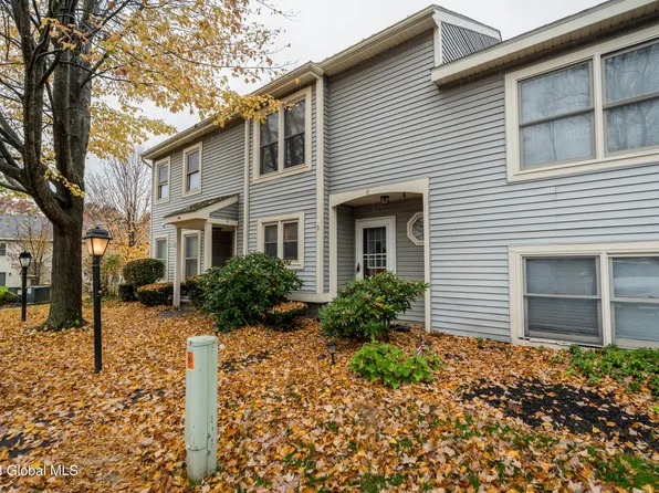 6 Minuteman Court, Clifton Park, NY 12065