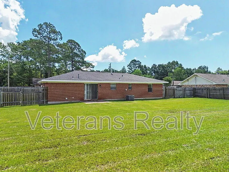 837 Tee St — Photo 18