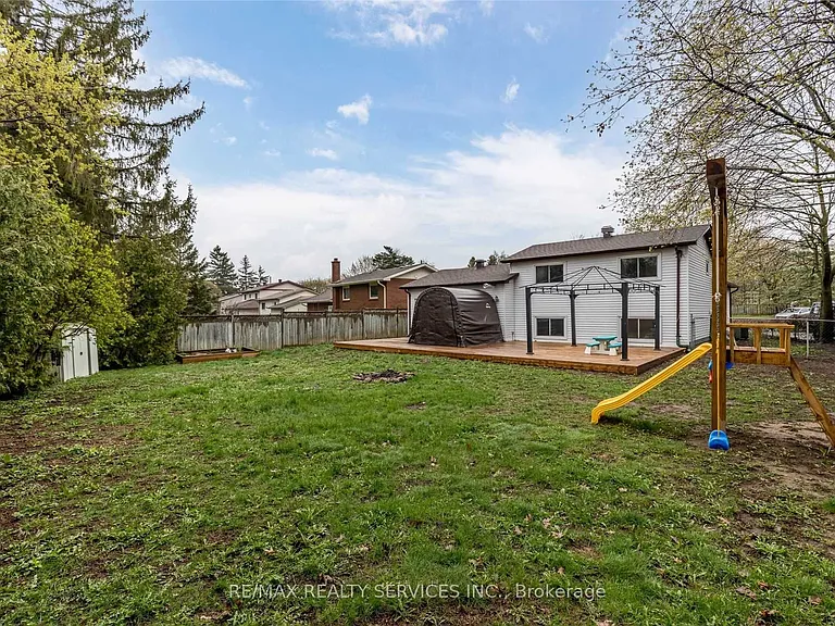 83 Janice Dr — Photo 25