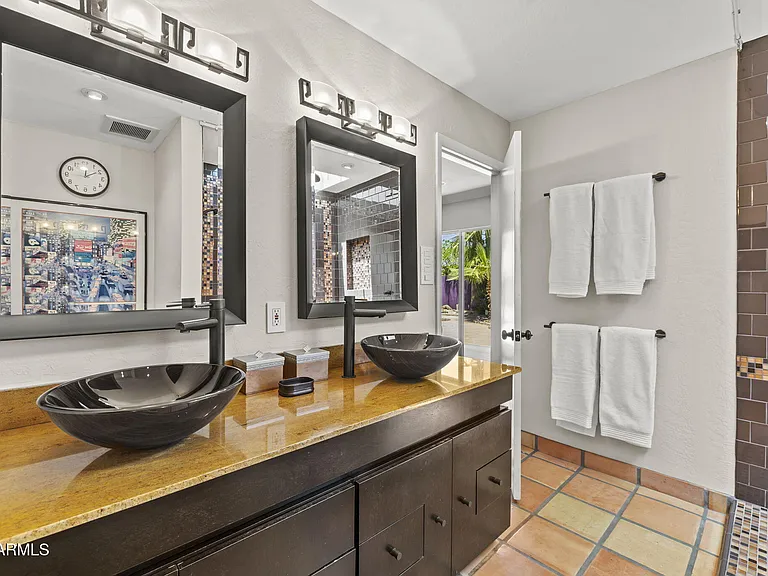 4002 E Alan Ln — Photo 32