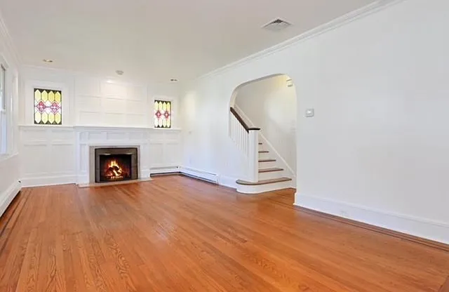 4 bed, 2.5 bath, 2219 sqft, $6,800 — Photo 2
