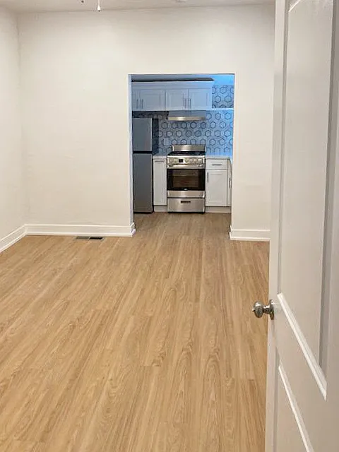 Studio, $3,050 — Photo 3