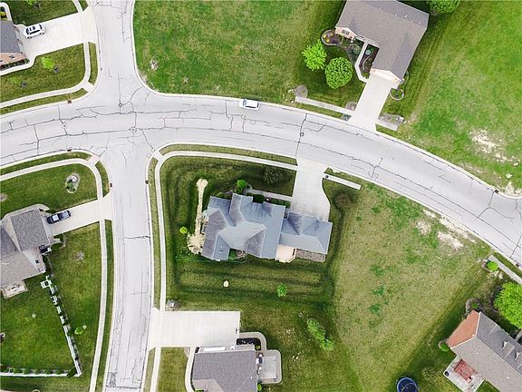 4th image of 200 Westbury Dr