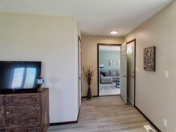 4th image of 2111 Gloria Place
