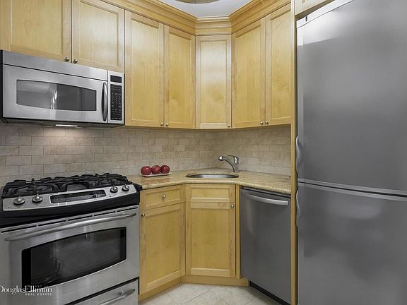 3rd image of 201 E 77th St APT 11E