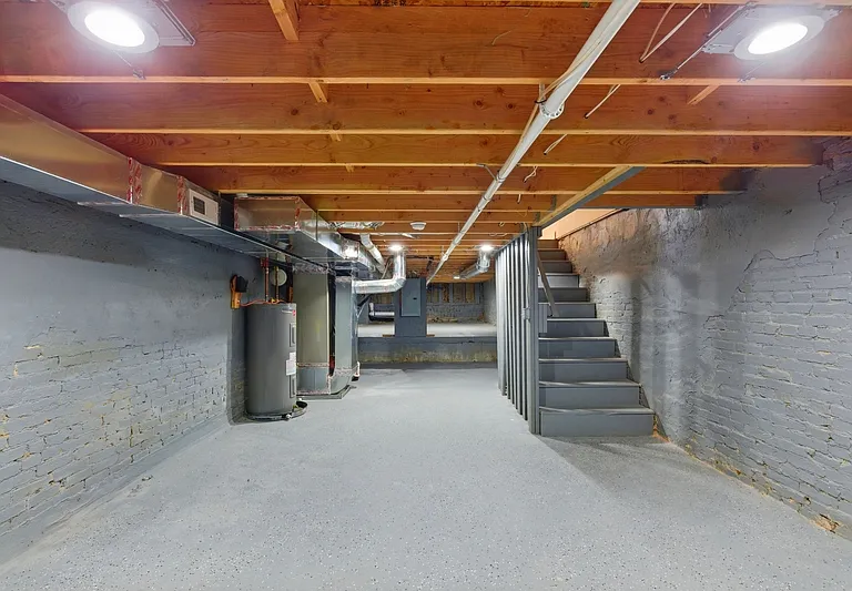 2215 E Biddle St — Photo 6