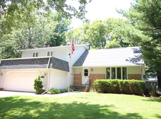 4009 Falbrook Dr NE, Cedar Rapids, IA 52402