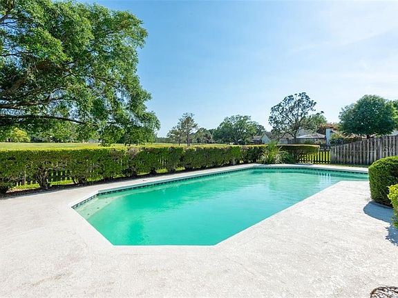3rd image of 4704 Roseberry Ln