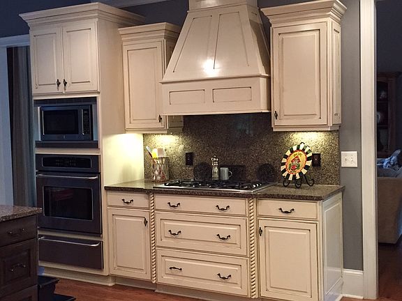 Bright large Kitchen