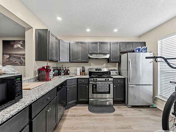 4th image of 192 Rumson Dr #192