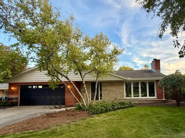 5 Larkspur Ln, Clarendon Hills, IL 60514