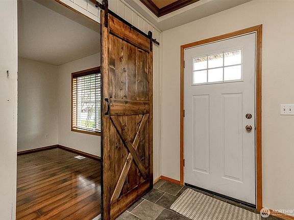 5th image of 231 Easton Avenue W