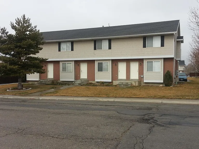 498 W 200 N — Photo 1