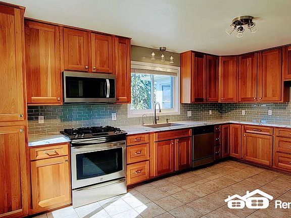 5th image of 4210 Quincy St NE #1