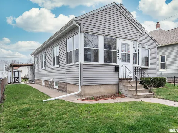 132 N Elmwood Ave, Davenport, IA 52802