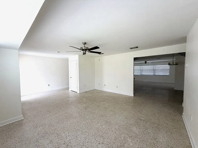 1637 S Mayfair Rd — Photo 5