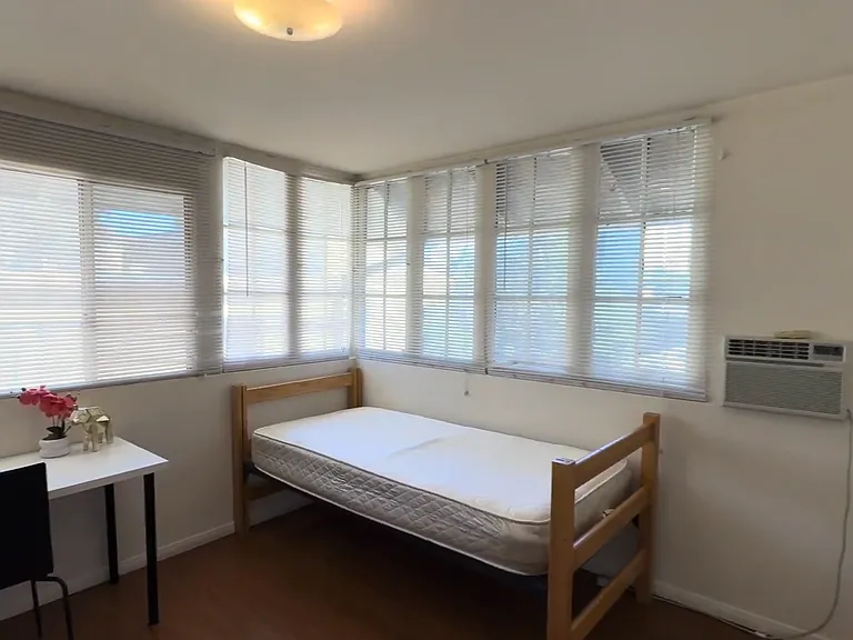 1142 W 37th Pl — Photo 23