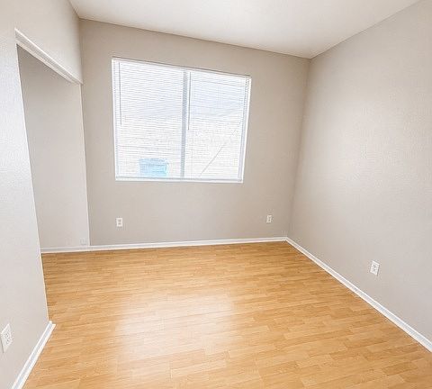 4th image of 5925 Desert Twilight Ct