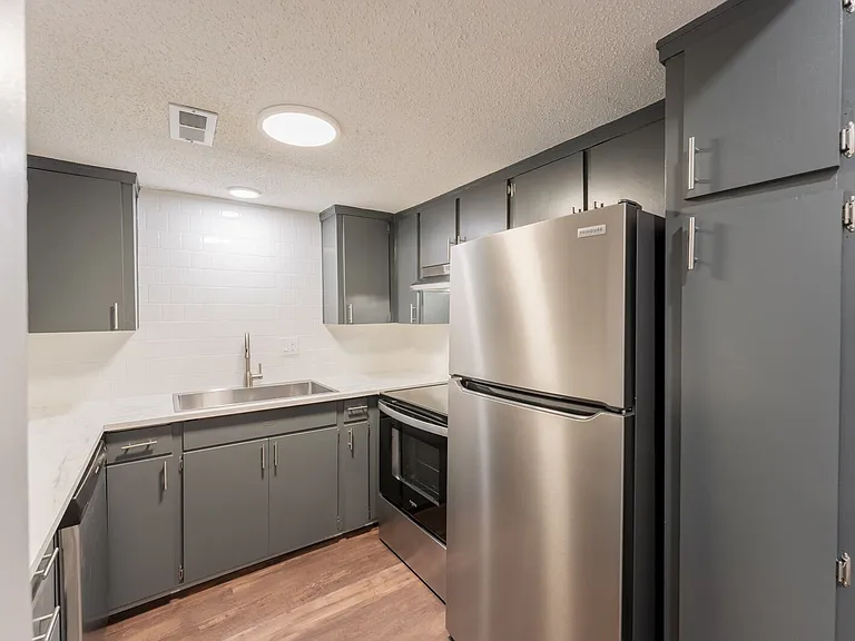 Wornall Place Apartments — Photo 2