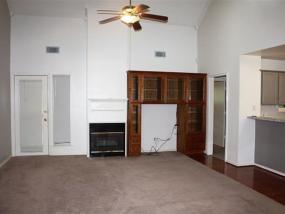 3rd image of 407 Oak Leaf Dr