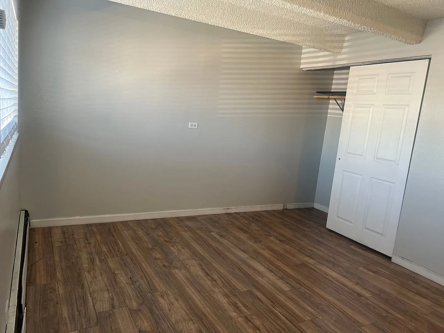 1 bedroom condo in Yosemite Court Condominiums! Available Now! — Photo 4
