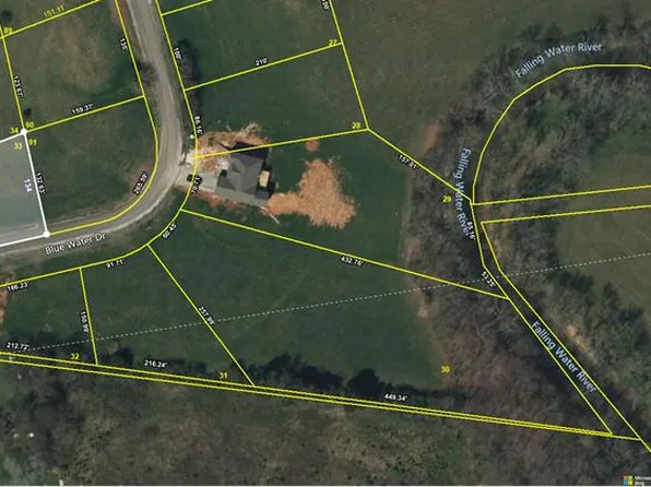 745 Blue Water Dr, Cookeville, TN 38506