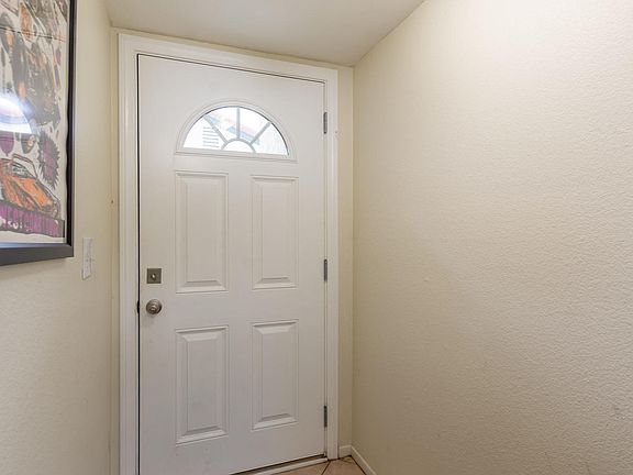 4th image of 2528 Manzanita Dr