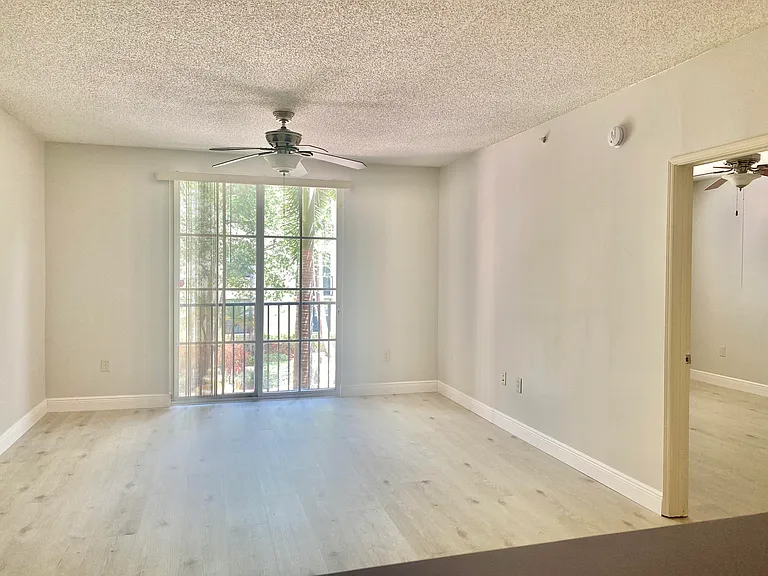 630 Sapodilla Ave #204 — Photo 3