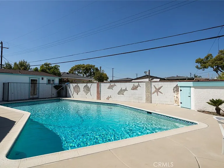 11801 Rexford Rd — Photo 21