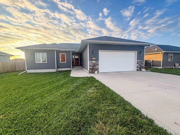 609 N 9th St, Dakota City, NE 68731