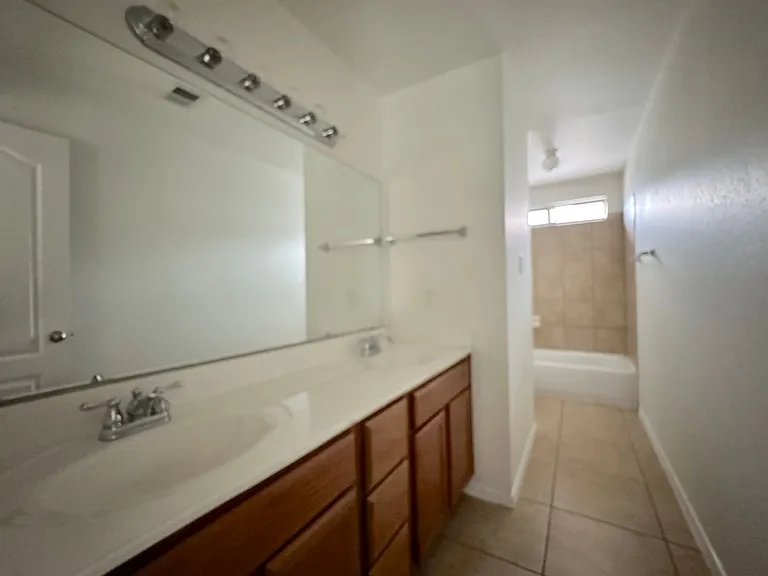 6404 Kenmore — Photo 22