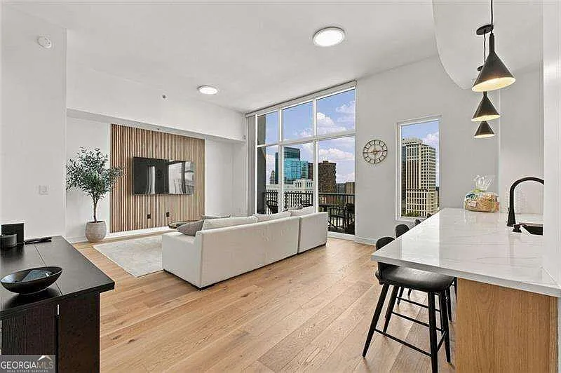 950 W Peachtree St NW #2009