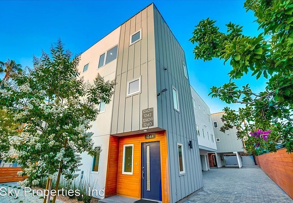 1st image of 1242 N Beachwood Dr #7463448