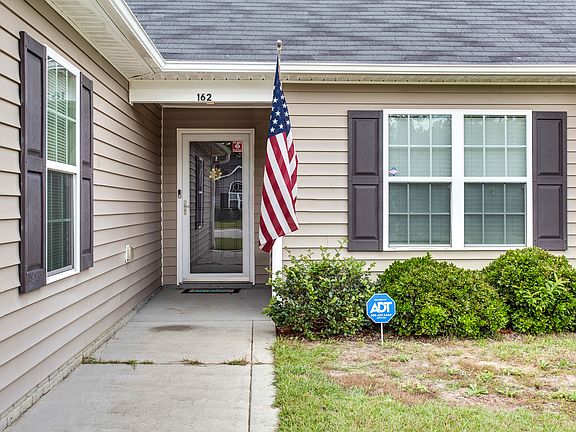 3rd image of 162 Trenton Ct
