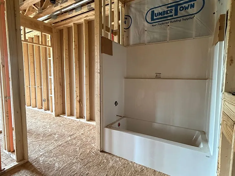300 Lindenhurst Dr — Photo 22