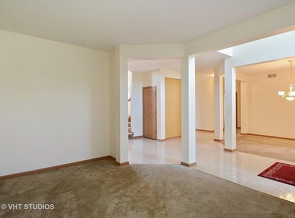 2nd image of 469 Chesterfield Ln