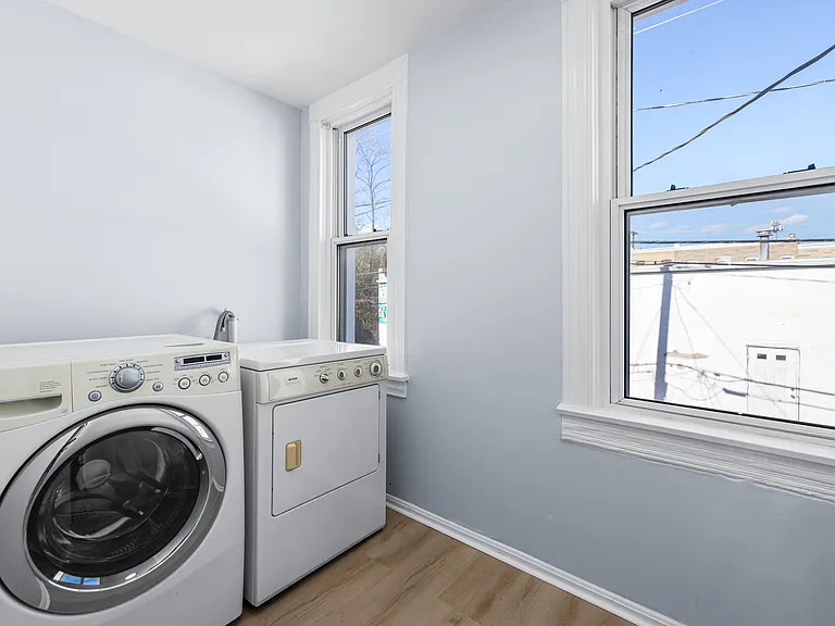 450 W 23rd St — Photo 21
