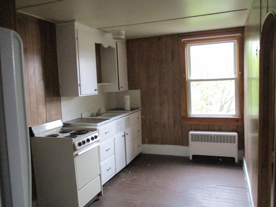 2nd image of 134 Main St APT 8
