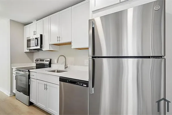 1410 Young St SE #8 — Photo 1