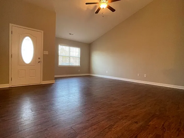 308 Sinclair Ln — Photo 7