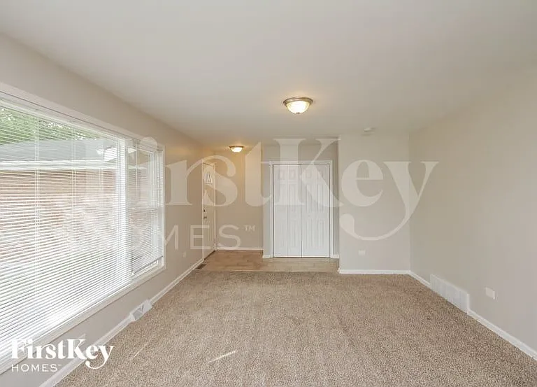 438 E 191st Pl — Photo 3