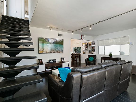 3rd image of 1133 Grevelia St