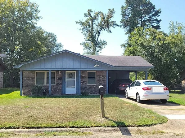1022 Louise Ln, Wake Village, TX 75501
